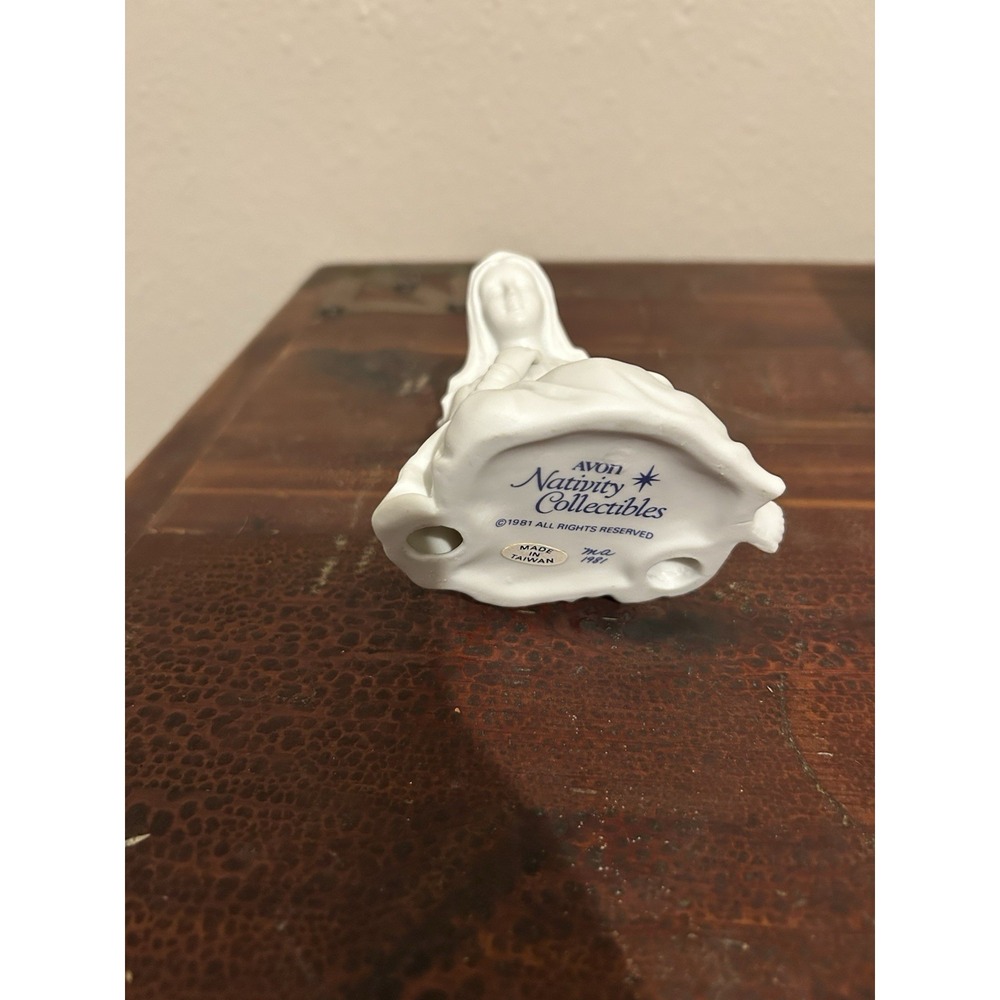 Vintage Avon Nativity Collectable's "Holy Family" Porcelain Figurines- Christmas - Picture 14 of 16